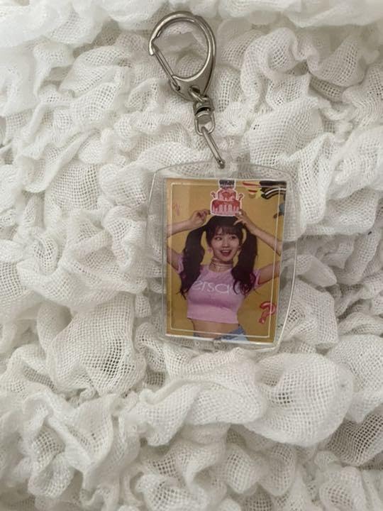 Amazon.co.jp: アクリルキーホルダー twice サナ : おもちゃ